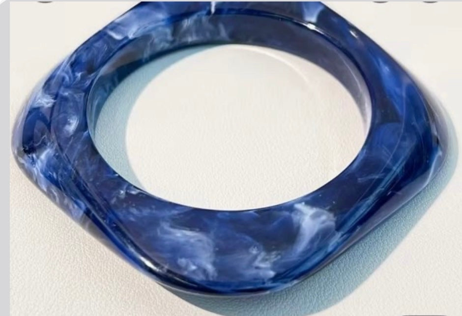1 Women’s Retro Marble Texture Resin Bracelet-Large Irregular Geometric Marbled
